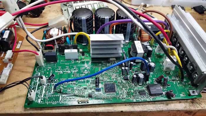 Dấu hiệu nhận biết bo mạch điều hòa Daikin bị hỏng Dấu hiệu nhận biết bo mạch điều hòa Daikin bị hỏng